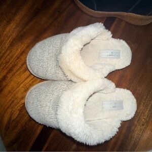 Minnetonka Cream Fuzzy Slippers